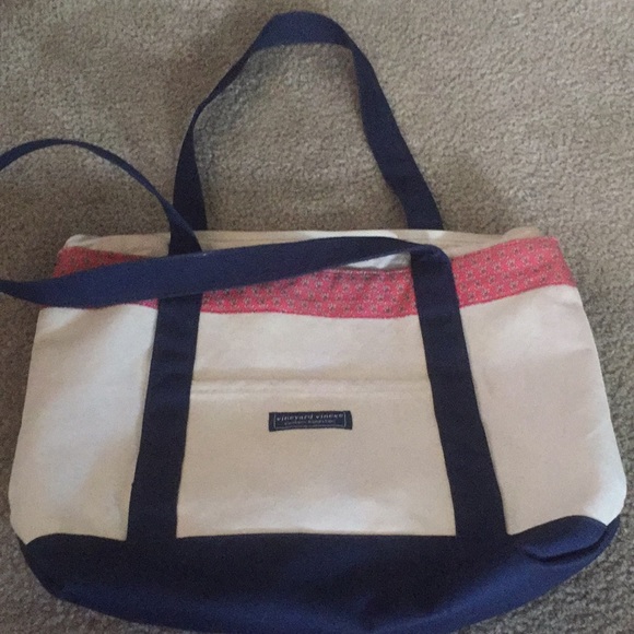 Vineyard Vines Handbags - MOVING SALE! GUC Vineyard Vines Tote